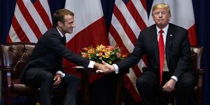 Στιγμιότυπο από τη συνάντηση Τραμπ- Μακρόν/ Φωτογραφία: AP- Evan Vucci