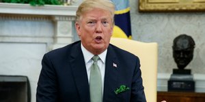 Ο Ντόναλντ Τραμπ απειλή την Ευρωπαϊκή Ένωση (Φωτο: ΑΡ)