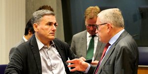 Ο Ευκλείδης Τσακαλώτος με τον επικεφαλής του ESM