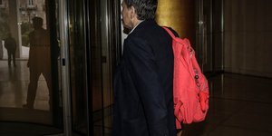 Ο Ευκλείδης Τσακαλώτος προσερχόμενος στο Χίλτον/Φωτογραφία αρχείου: Eurokinissi