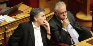 Ευκλείδης Τσακαλώτος και Γιάννης Δραγασάκης στα έδρανα της Βουλής -Φωτογραφία: EUROKINISSI