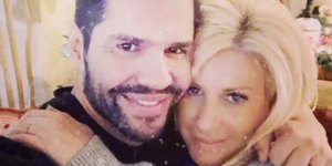 Ο Τσαλίκης με τη σύζυγό του σε χριστουγεννιάτικη διάθεση/ Φωτογραφία: Instagram