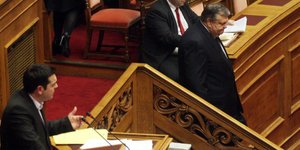 Βγήκαν τα ξίφη σε ΠΑΣΟΚ και ΣΥΡΙΖΑ: «Ελπίζουμε ο κ. Τσίπρας να συνέλθει» -«Περασ