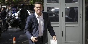 Η κυβέρνηση επιχειρεί να...σεντράρει ΝΔ-ΚΙΝΑΛ με Σύνταγμα και σκάνδαλα /Φωτογραφία: Εurokinissi
