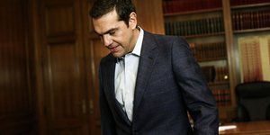 «Μόνο ενωμένοι μπορούμε να αντιμετωπίσουμε την τρομοκρατία» έγραψε ο Αλέξης Τσίπρας / Φωτογραφία: Nick Paleologos / SOOC