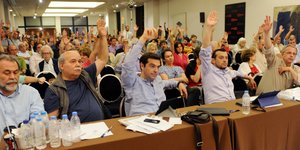 Πολιτικές -κοινωνικές συμμαχίες ψάχνει ο ΣΥΡΙΖΑ: Επί ποδός πολέμου βουλευτές