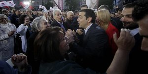 Τσίπρας: Αυτή την Κυριακή τελειώνουμε με τους εκβιαστές -Κομπάρσοι του Βερολίνου