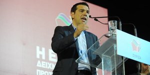 Τσίπρας: Ο Σαμαράς θα αναγκαστεί να προκηρύξει εκλογές από την ήττα που θα υποστ
