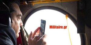 Ο Αλέξης Τσίπρας μέσα στο σινούκ/Φωτογραφία: militaire