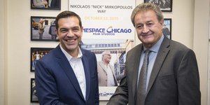 Ο πρωθυπουργός με τον Στέλιο Μιρκόπουλο πρόεδρο των στούντιο Cinespace