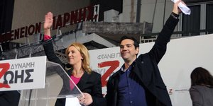 Τσίπρας: Το μεσοπρόθεσμο είναι πιο Μνημόνιο και από το Μνημόνιο -Κλείστε τις οθό