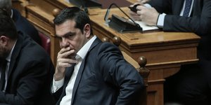 Σκεπτικός ο Αλέξης Τσίπρας στη Βουλή / Φωτογραφία: George Vitsaras / SOOC