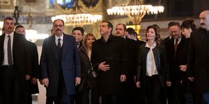 Εκτενή τα ρεπορτάζ στον τουρκικό Τύπο για την επίσκεψη του Αλέξη Τσίπρα (Φωτογραφία: ΑΠΕ/EPA/TOLGA BOZOGLU)