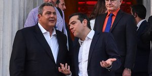 Οι κ.κ. Τσίπρας και Καμμένος αποχωρούν από το Ζάππειο -Φωτογραφίες: EUROKINISSI/ΤΑΤΙΑΝΑ ΜΠΟΛΑΡΗ