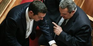 Ο Αλέξης Τσίπρας και ο Πάνος Καμμένος στη Βουλή / Φωτογραφία: SOOC