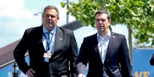 Ο Πρωθυπουργός Αλ. Τσίπρας (δεξιά) και ο υπ. Αμυνας Π. Καμμένος (αριστερά) -Φωτογραφία αρχείου: Intimenews