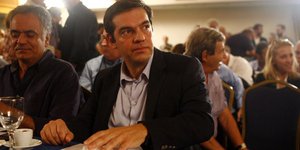 Τσίπρας: Ολα στην ώρα τους και συλλογικά -Ανακωχή με Λαφαζάνη για τις συμμαχίες