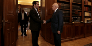 Τσίπρας σε Παπούλια: Είχαμε στον κόρφο μας κρυμμένο το φίδι και κάποιοι νόμισαν
