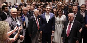 Ο Αλέξης Τσίπρας και η Περιστέρα Μπαζιάνα φωτογραφίζονται με τους Ελληνες ομογενείς στις ΗΠΑ 