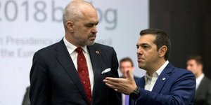 Από αριστερά