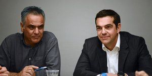Τσίπρας και Σκουρλέτης χειρίζονται το θέμα της υποψηφιότητας για τον δήμο Αθήνας -Φωτογραφία: Intimenews/ΒΑΡΑΚΛΑΣ ΜΙΧΑΛΗΣ