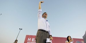 Τσίπρας: Δύο ψεύτες πλασάρουν ως αλήθεια το success story του Μνημονίο -Δημοψήφι