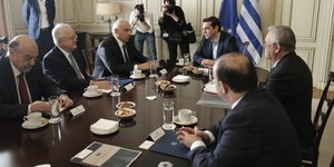 Ο Αλέξης Τσίπρας με το προεδρείο της Ενωσης Ελληνικών Τραπεζών -Φωτογραφίες: Intimenews/ΛΙΑΚΟΣ ΓΙΑΝΝΗΣ