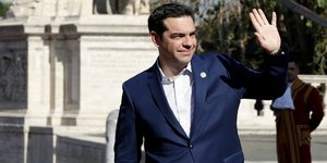 Στην Παπαστράτος ο Τσίπρας /Φωτογραφία Αρχείου: Αssociated Press