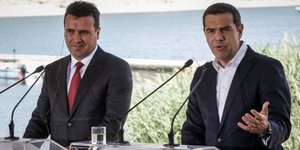 Αλέξης Τσίπρας και Ζόραν Ζάεφ. Φωτογραφία: Eurokinissi