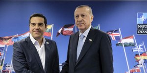 Ο Αλέξης Τσίπρας με τον Ταγίπ Ερντογάν/ Φωτογραφία: EUROKINISSI/ΓΡ. Τ. ΠΡΩΘΥΠΟΥΡΓΟΥ/ANDREA BONETTI