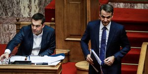 Ο Αλέξης Τσίπρας με τον Κυριάκο Μητσοτάκη/ Φωτογραφία: EUROKINISSI- ΓΙΩΡΓΟΣ ΚΟΝΤΑΡΙΝΗΣ