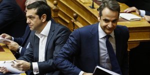 Ο Αλέξης Τσίπρας και ο Κυριάκος Μητσοτάκης (Φωτογραφία: EUROKINISSI/ ΓΙΩΡΓΟΣ ΚΟΝΤΑΡΙΝΗΣ)