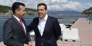 Ο Αλέξης Τσίπρας με τον Ζόραν Ζάεφ/ Φωτογραφία: EUROKINISSI/ΓΡΑΦΕΙΟ ΤΥΠΟΥ ΠΡΩΘΥΠΟΥΡΓΟΥ/ANDREA BONETTI