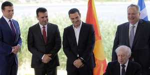 Η υπογραφή της Συμφωνίας των Πρεσπών (Φωτο: Intimenews)