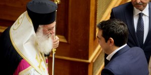 Τηλεφωνική επικοινωνία Τσίπρα-Ιερώνυμου /Φωτογραφία intime news