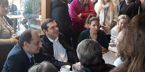 Επίσκεψη Πρωθυπουργού στο Μάτι./φωτογραφία: intime