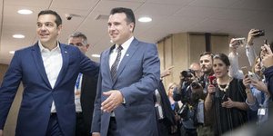 O Αλέξης Τσίπρας και ο Ζόραν Ζάεφ/ Φωτογραφία eurokinissi