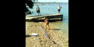 Η...εκδίκηση του λουόμενου/ Φωτογραφία: tempo24