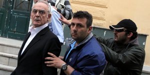 Εισαγγελέας προς Τσοχατζόπουλο: Καθίστε κάτω κύριε κατηγορούμενε - Εδώ δεν είναι