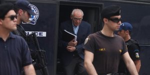 Πυρά εισαγγελέα σε Ακη και Σμπώκο -Εξαλλος ο Τσοχατζόπουλος: Δεν έχει ιδέα τι λέ