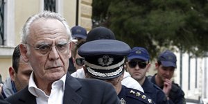 Akis-gate: Εκατοντάδες χιλιάδες ευρώ για τζάμια