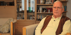 Ο άνθρωπος που έσκαψε τούνελ κάτω από το τείχος του Βερολίνου για να σώσει τη σύ