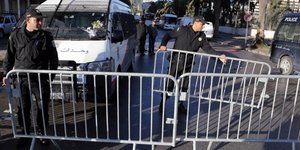 Η έκρηξη συγκλόνισε το κέντρο της Τύνιδας (Φωτογραφία: ΑΠΕ)