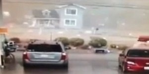 Ανεμοστρόβιλος εξαφανίζει ένα ολόκληρο σπίτι μέσα σε ελάχιστα δευτερόλεπτα [βίντ