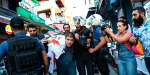 διαμαρτυρία εργαζομένων/Φωτογραφία: AP