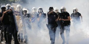 Εξι Τούρκοι Αστυνομικοί αυτοκτόνησαν κατά τη διάρκεια των διαδηλώσεων 