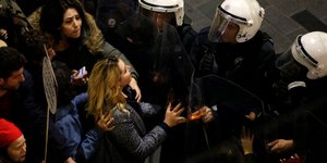 Διαδήλωση για την ημέρα της γυναίκας στην Τουρκία/ Φωτογραφία: AP