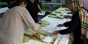 «Τρελά» στοιχεία στους εκλογικούς καταλόγους στην Τουρκία/ Φωτογραφία: AP- Burhan Ozbilici