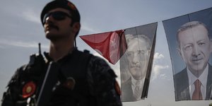 50 ύποπτοι για διασυνδέσεις με τη FETO συνελήφθησαν (Φωτογραφία αρχείου: AP/ Emrah Gurel)