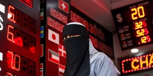 Υποβάθμισαν την τουρκική οικονομία οι οίκοι αξιολόγησης Moody's και S&P -Φωτογραφία: AP Photo/Lefteris Pitarakis